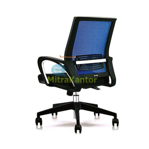 Kursi kerja staff Ichiko Marlo I sandaran biru dengan lumbar adjustable