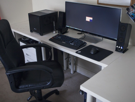Penggunaan meja komputer kantor memberikan banyak manfaat nyata, antara lain: Menjaga posisi kerja lebih ergonomis Membuat area kerja lebih rapi dan terorganisir Mendukung produktivitas kerja harian Mengurangi risiko pegal dan kelelahan Menyediakan ruang khusus untuk perangkat kerja Cocok untuk kantor, startup, dan home office